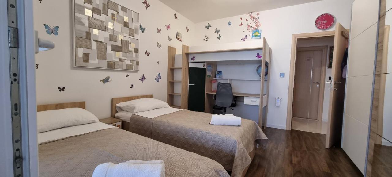 Luxurious Three Bedrooms Apartment With Two Terraces Kaštela Esterno foto